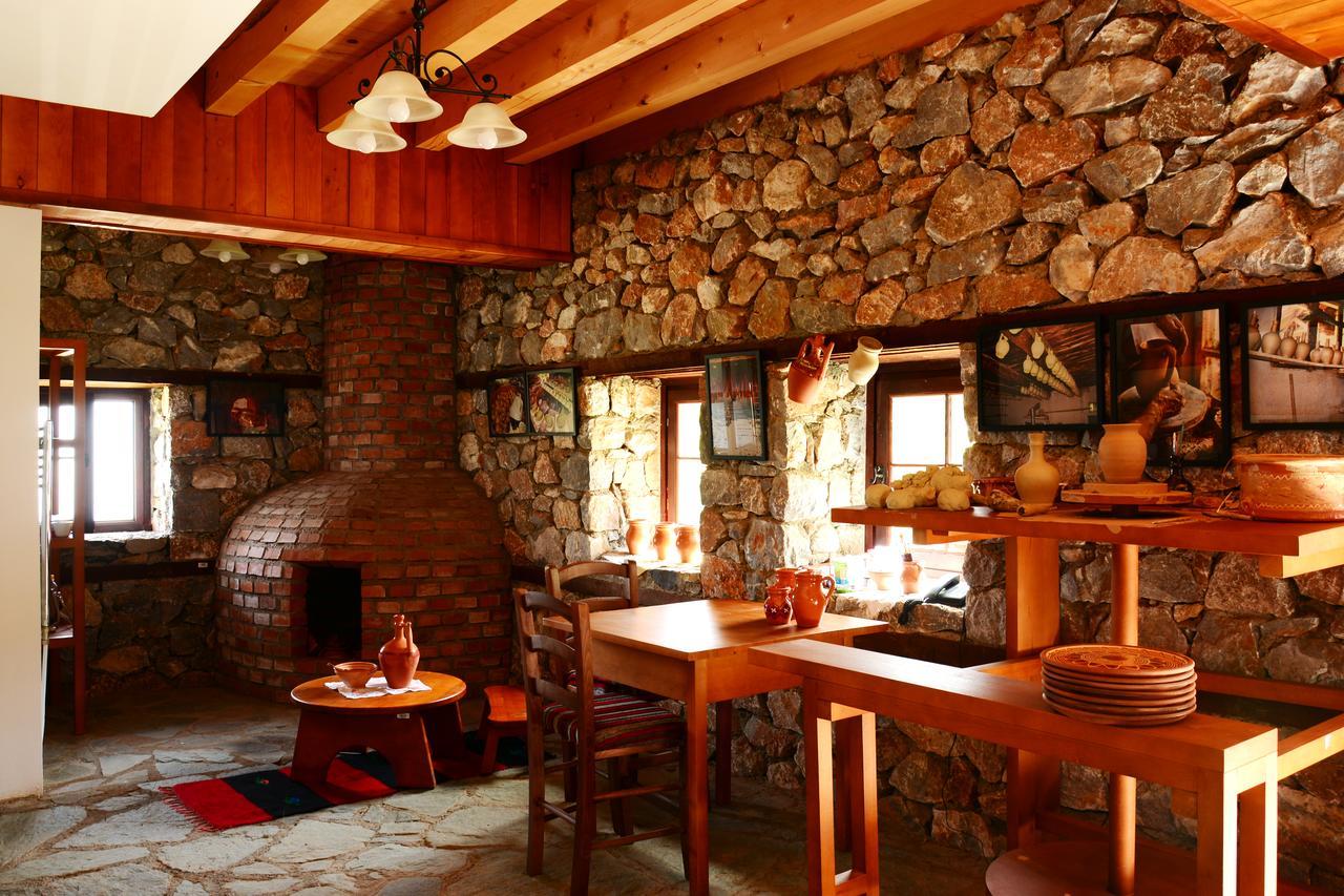 Macedonian Village Hotel & Resort สโกเปีย ภายนอก รูปภาพ
